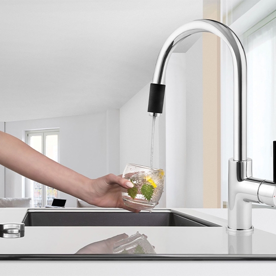  Смеситель для кухни с подключением фильтра для воды Deante Aster, хром-черный