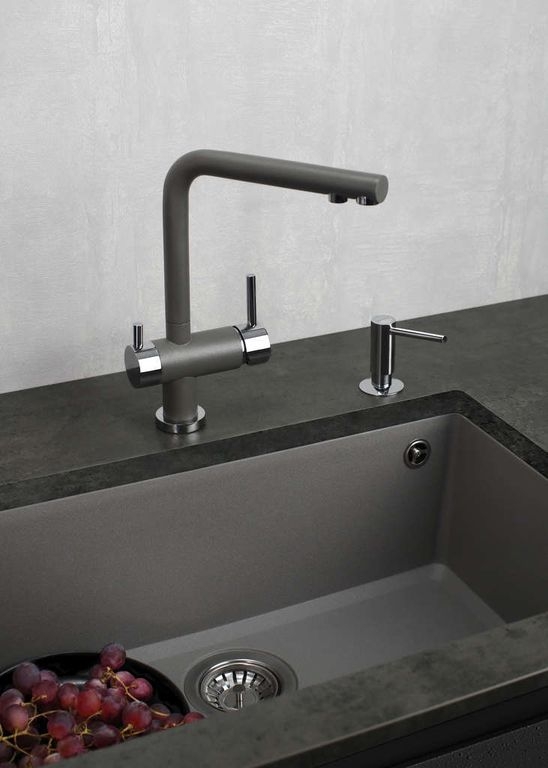 Кухонная мойка из гранита Omoikiri Tedori 66-U-BL черный