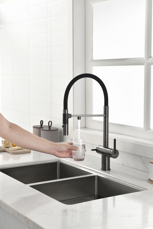 Смеситель PAULMARK GRAVITY  (черный/вороненая сталь)