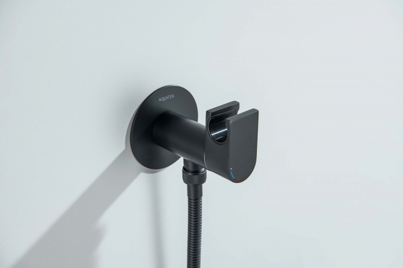 Комплект для гигиенического душа встроенный (смеситель с прогрессивным картриджем + гигиеническая лейка + шланг) AQUATEK, матовый черный  Оберон