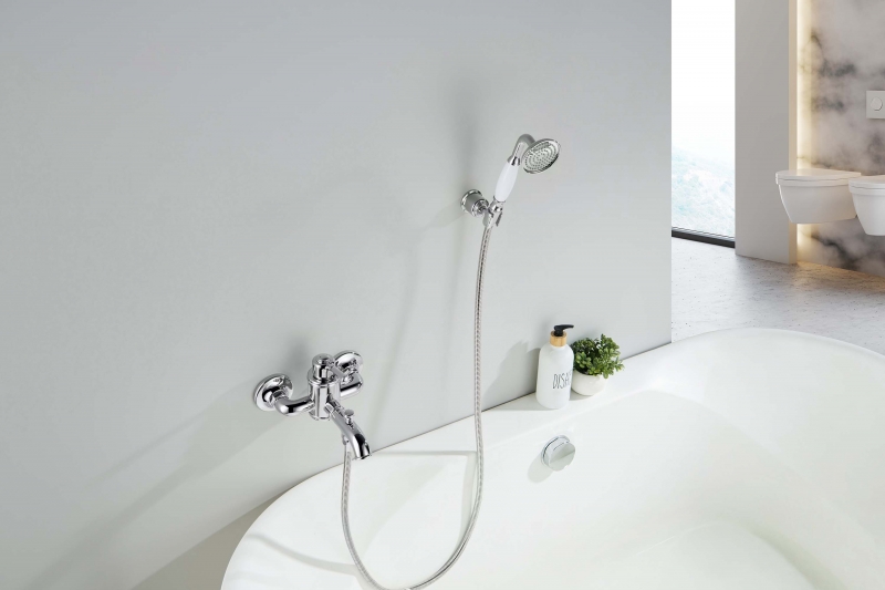 Смеситель для ванны с душевым набором AQUATEK  Классик