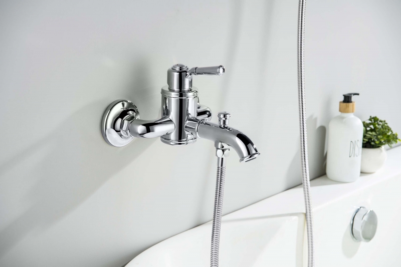 Смеситель для ванны с душевым набором AQUATEK  Классик