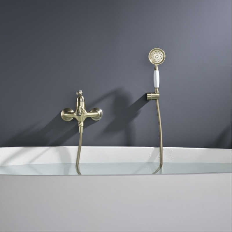 Смеситель для ванны и душа из латуни с лейкой и шлангом Ganzer  бронза