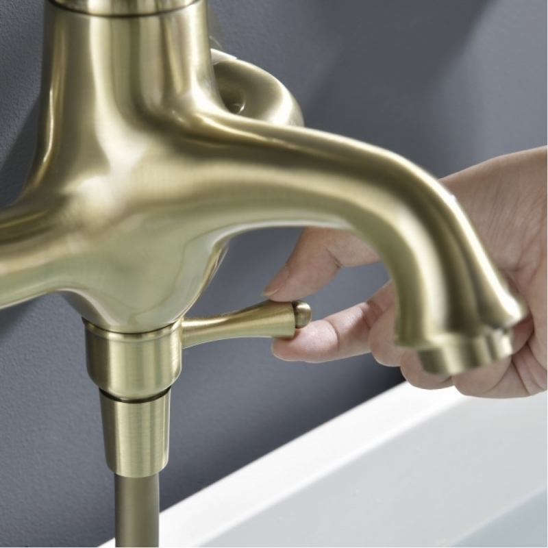 Смеситель для ванны и душа из латуни с лейкой и шлангом Ganzer  бронза