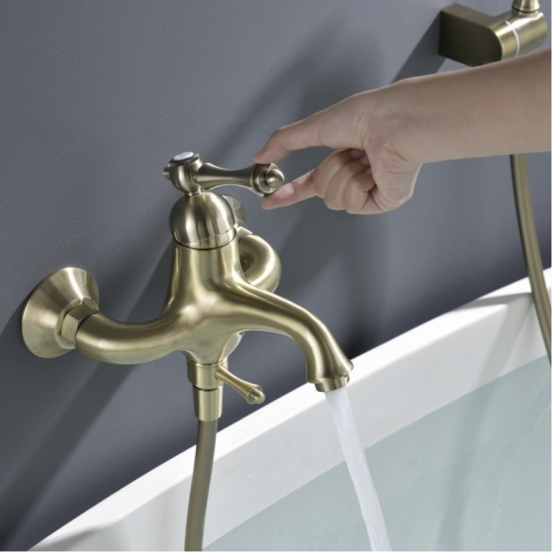 Смеситель для ванны и душа из латуни с лейкой и шлангом Ganzer  бронза