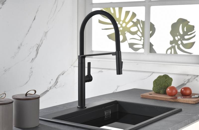 СМЕСИТЕЛЬ PAULMARK BARREL ЧЕРНЫЙ с гибким шлангом, 2 режима струи